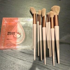 Hello Kitty make up applicator and some Brushes